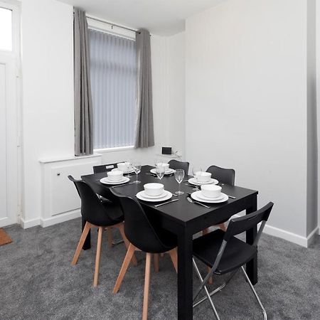 6-Bed House In Stoke Apartment ภายนอก รูปภาพ